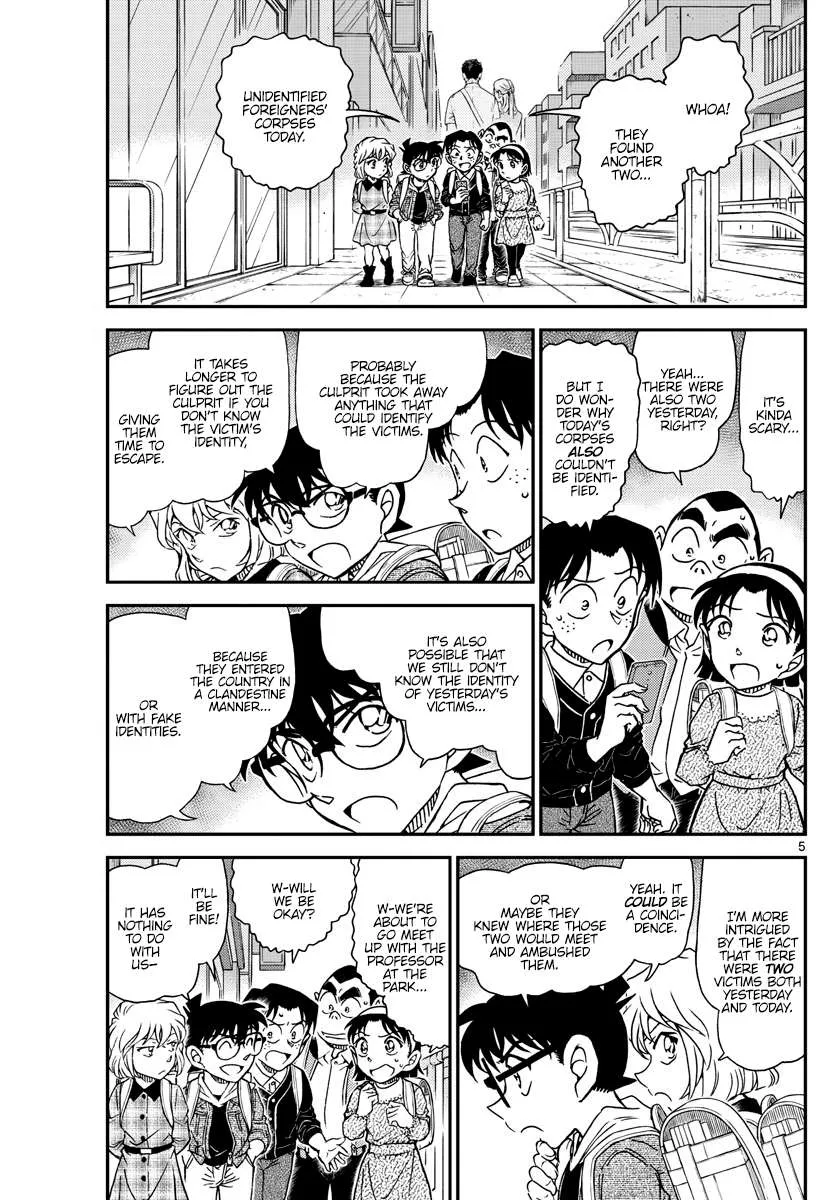 Read Detective Conan chapter 1061 image 5 on Lezhin