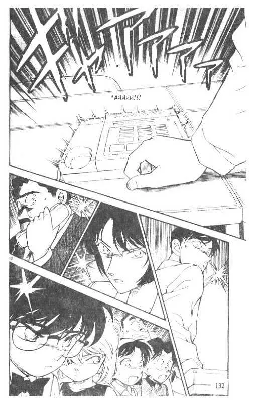 Read Detective Conan chapter 208 image 11 on Lezhin