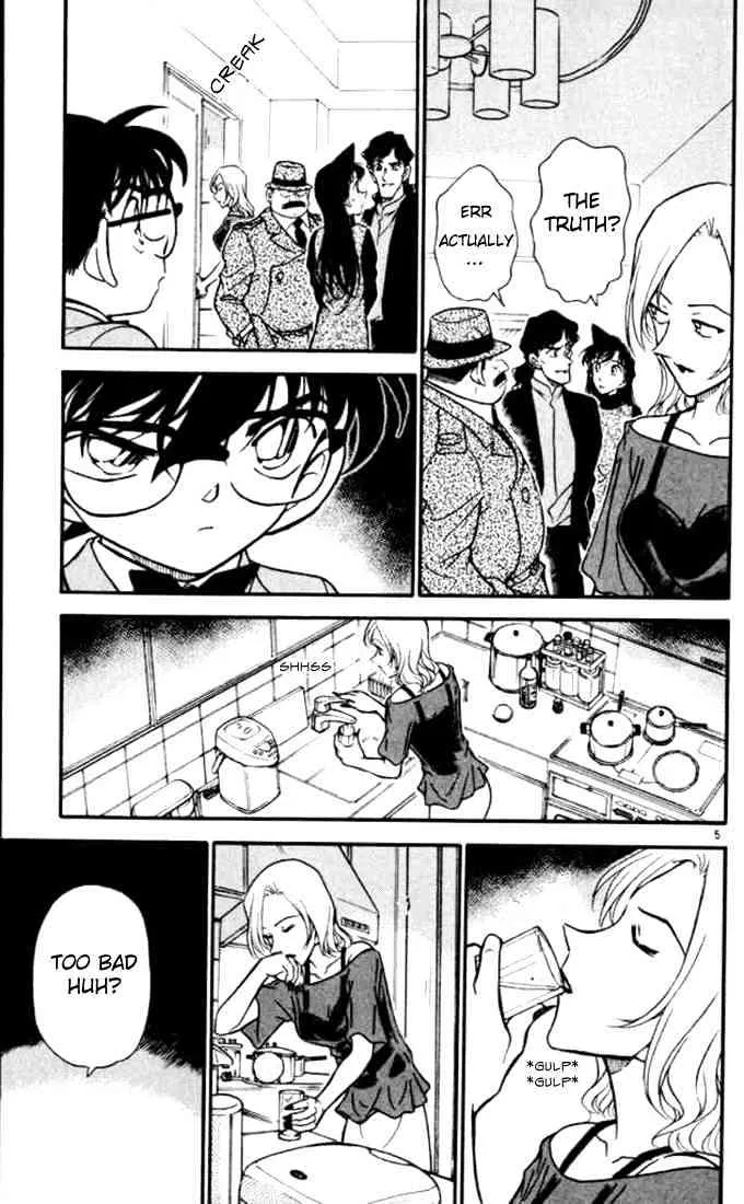 Read Detective Conan chapter 324 image 4 on Lezhin