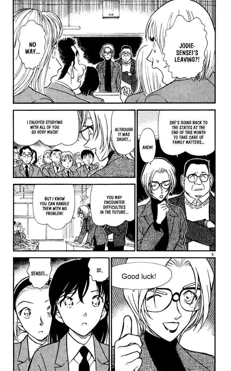 Read Detective Conan chapter 426 image 4 on Lezhin