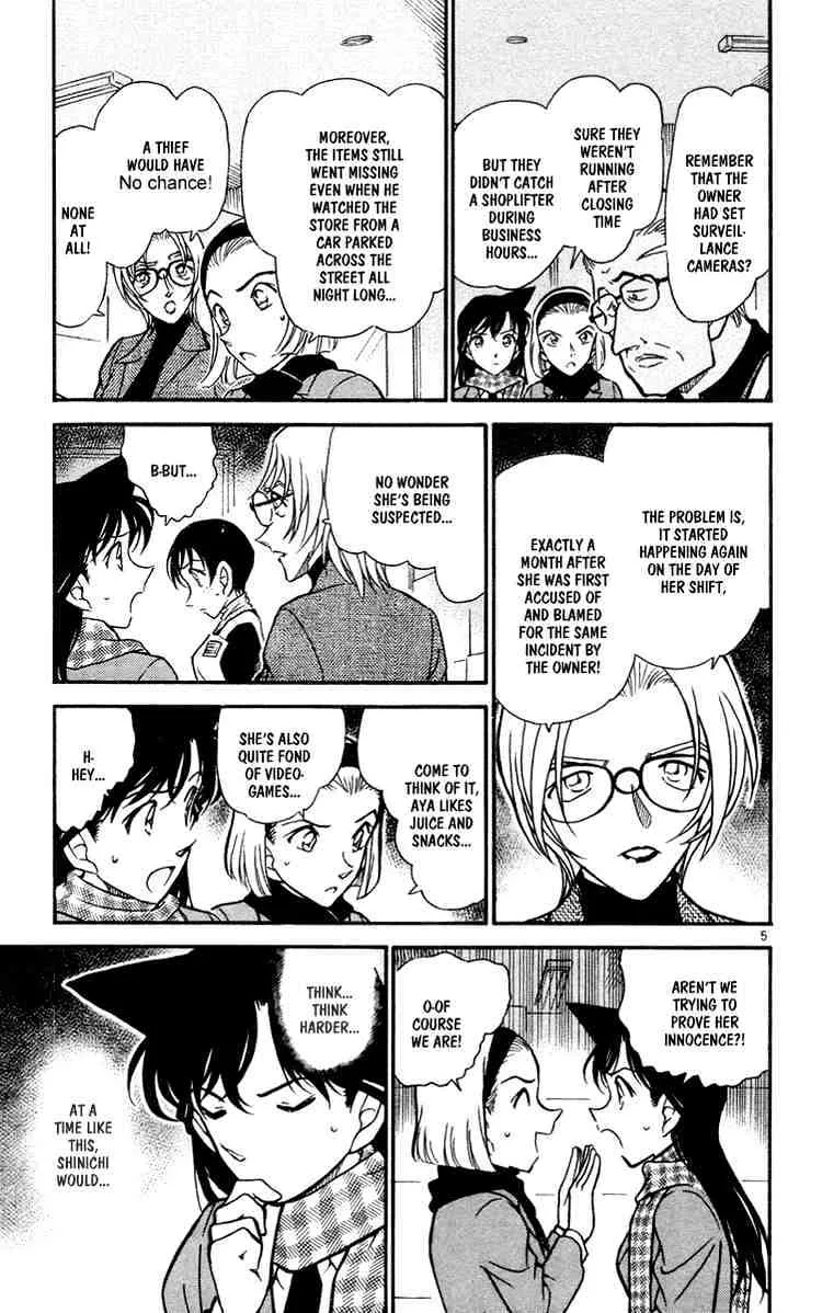 Read Detective Conan chapter 427 image 4 on Lezhin