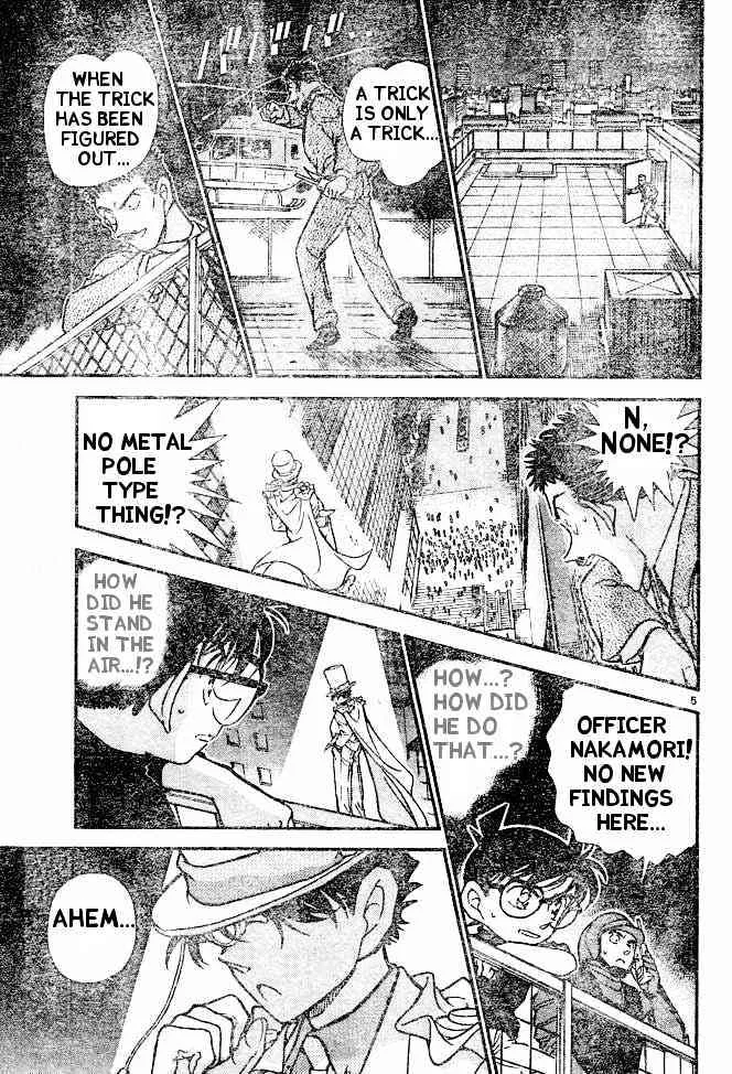 Read Detective Conan chapter 454 image 4 on Lezhin