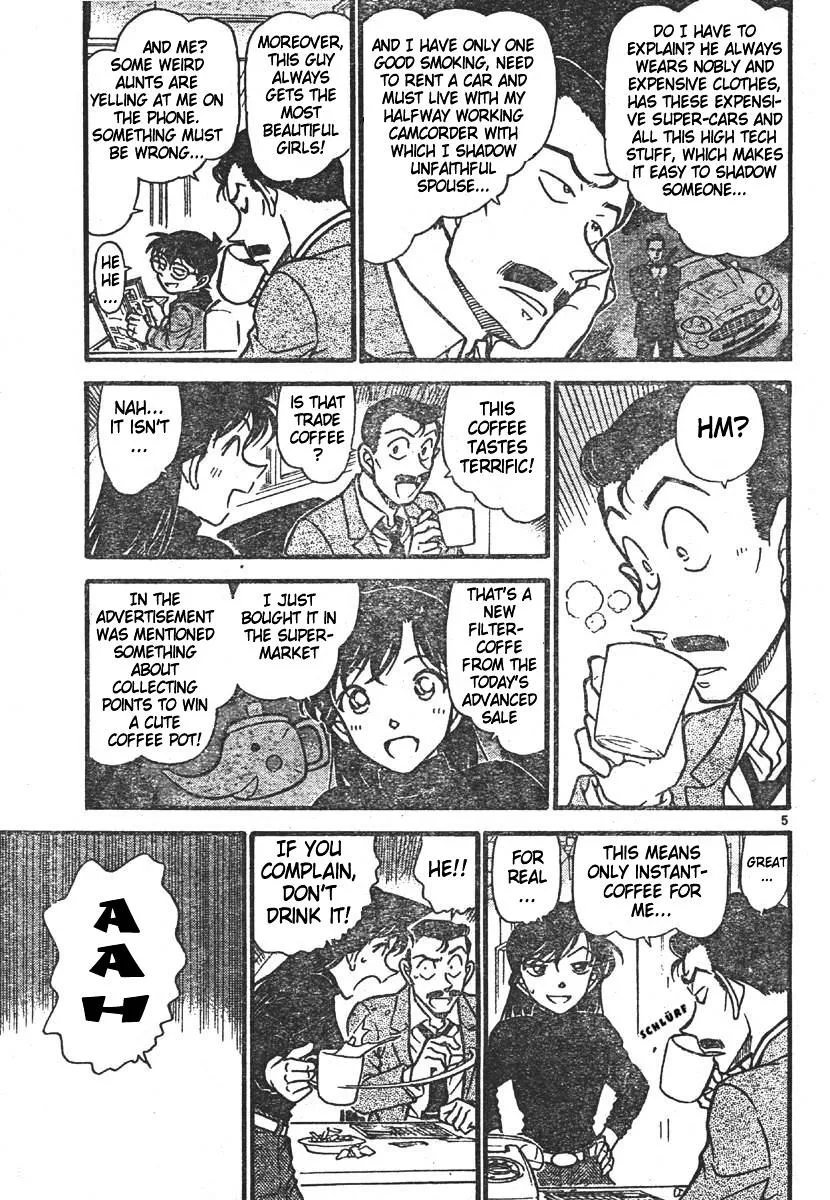Read Detective Conan chapter 550 image 4 on Lezhin