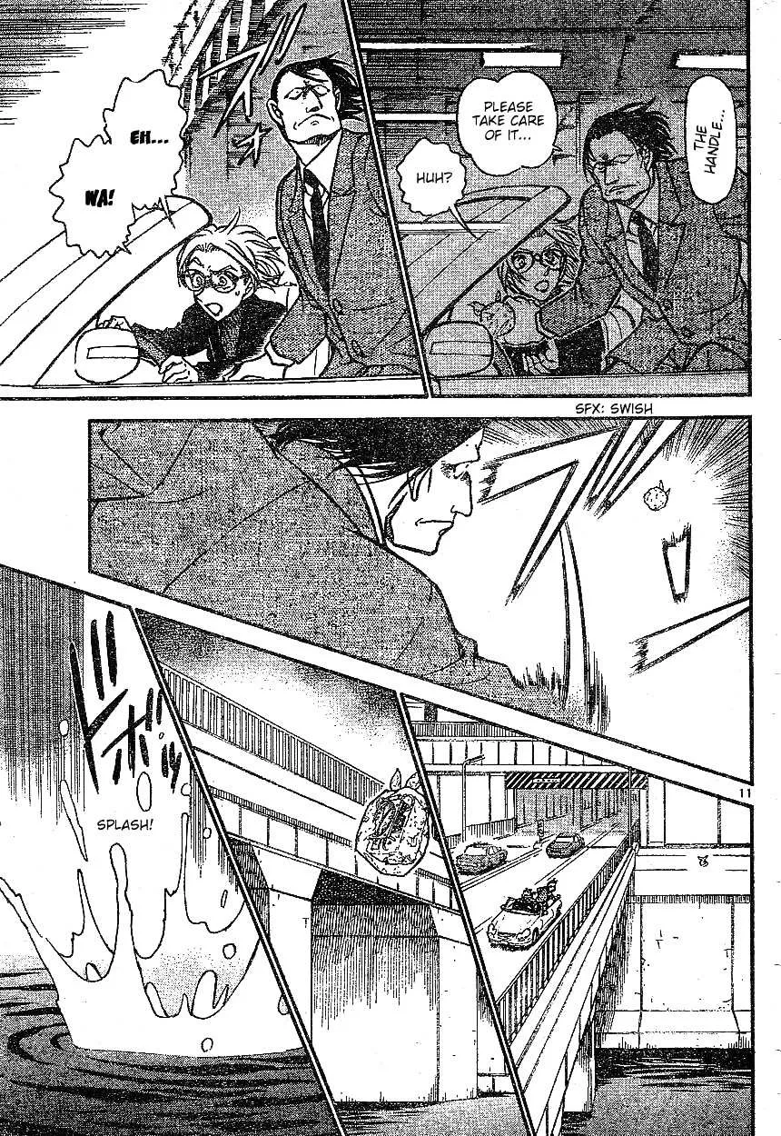 Read Detective Conan chapter 601 image 10 on Lezhin