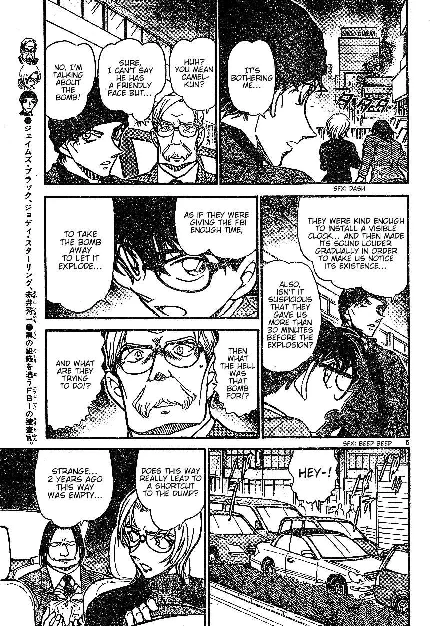 Read Detective Conan chapter 601 image 4 on Lezhin