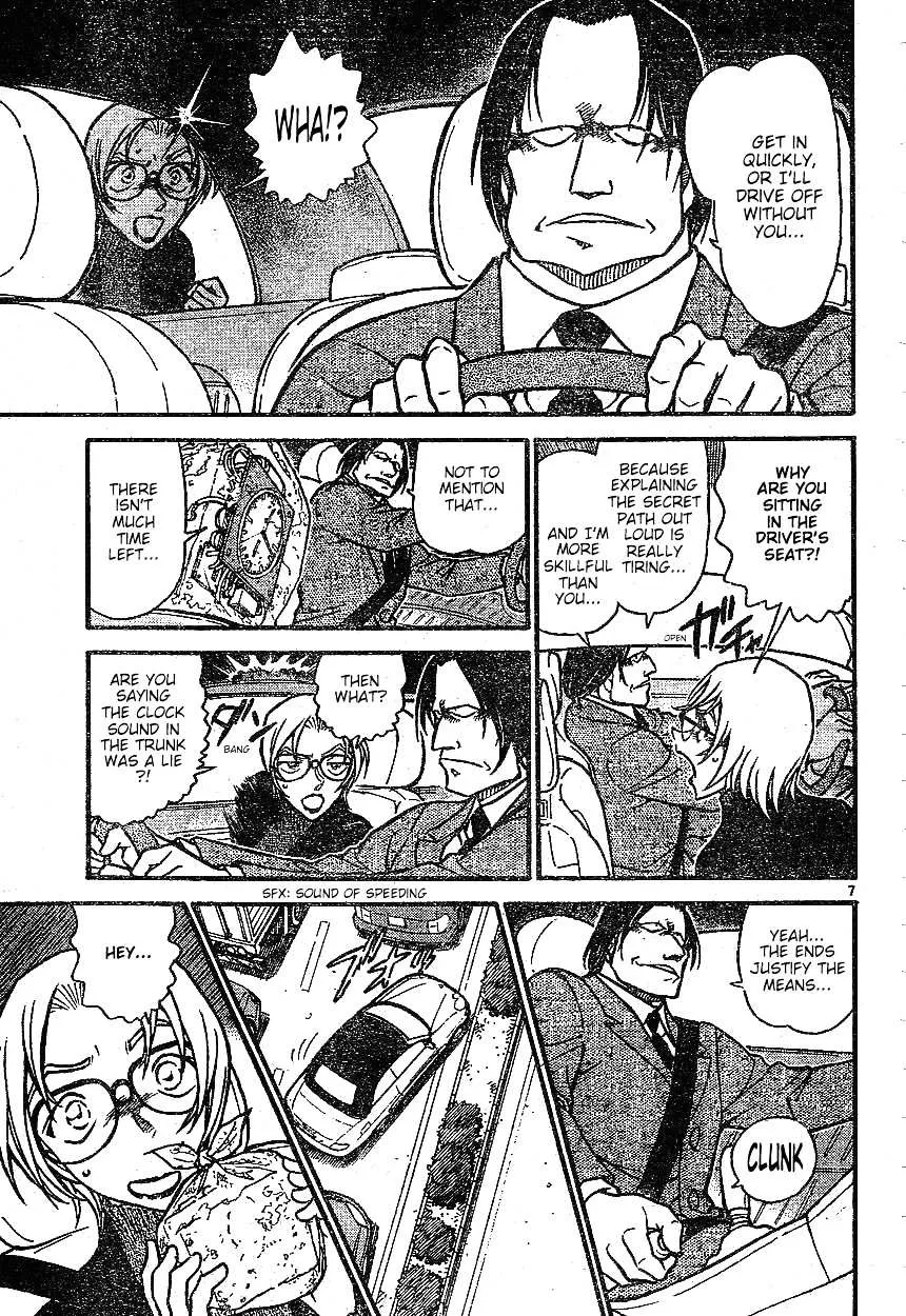 Read Detective Conan chapter 601 image 6 on Lezhin