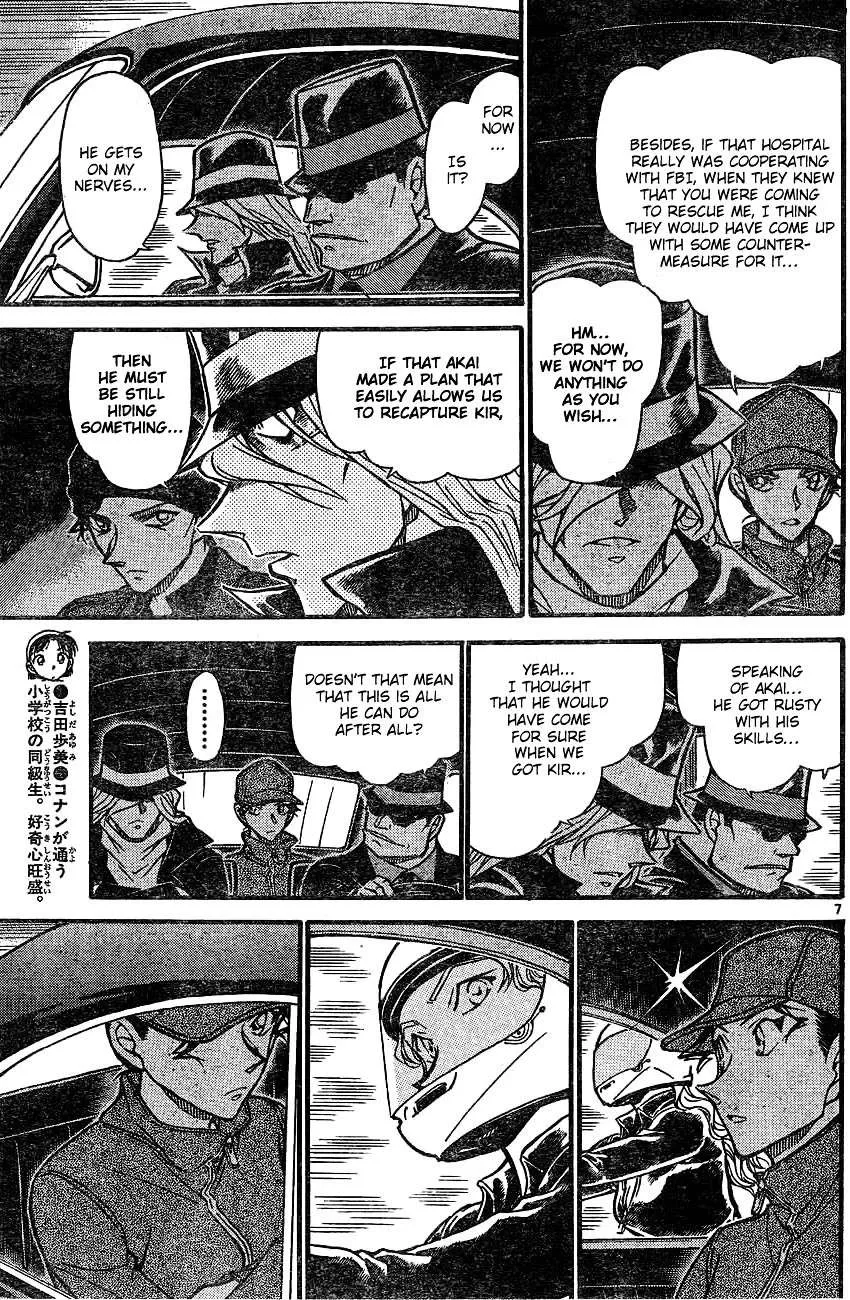 Read Detective Conan chapter 605 image 6 on Lezhin