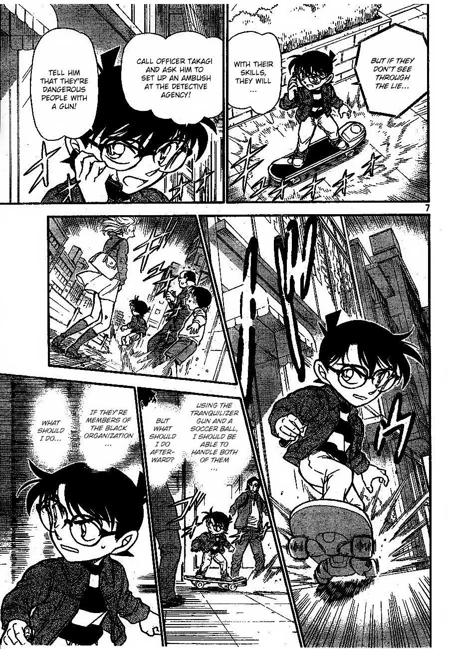Read Detective Conan chapter 681 image 6 on Lezhin