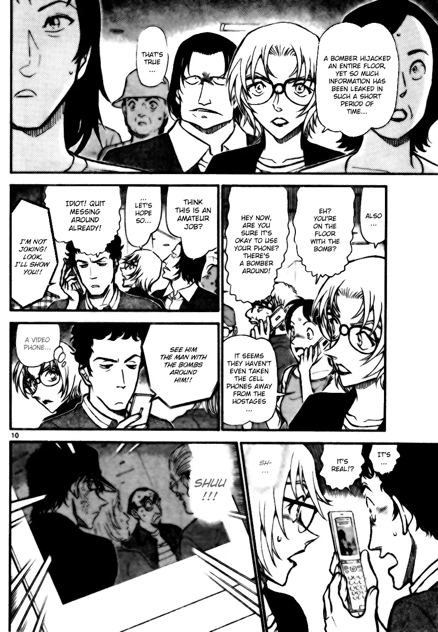 Read Detective Conan chapter 702 image 9 on Lezhin