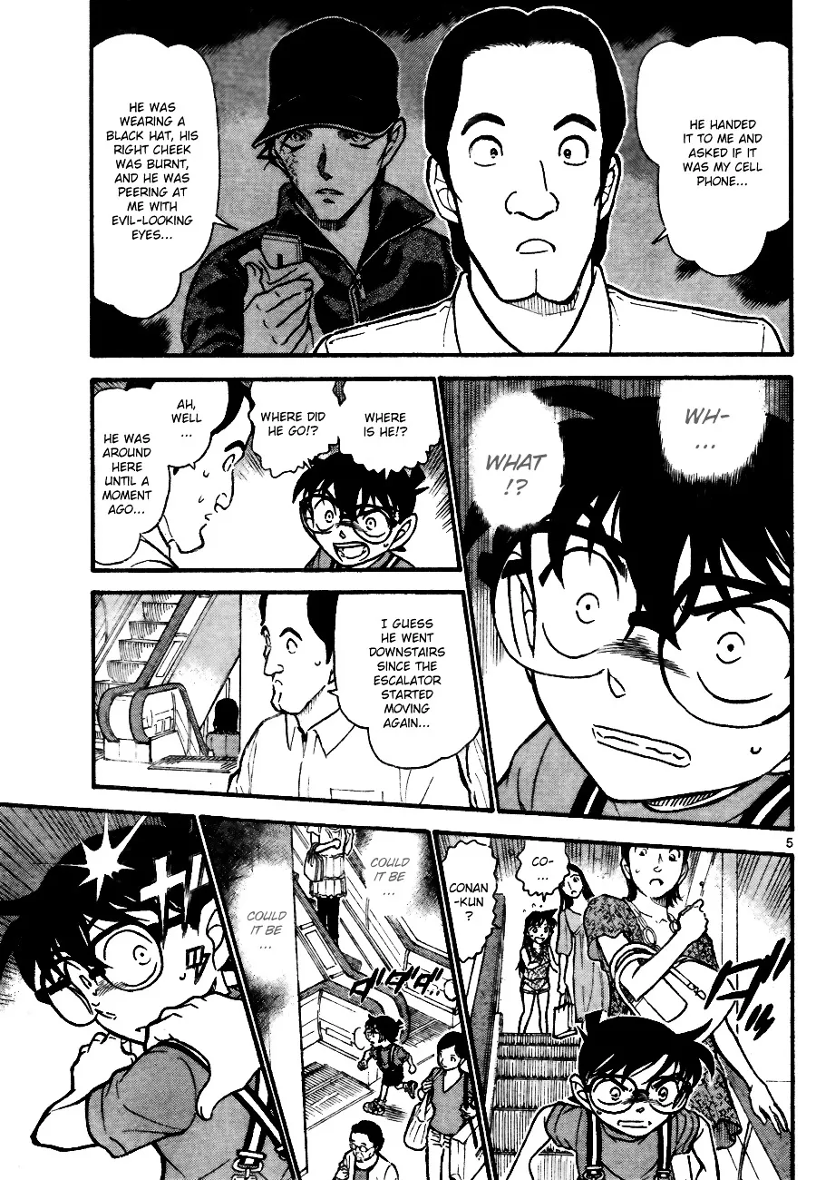 Read Detective Conan chapter 704 image 4 on Lezhin
