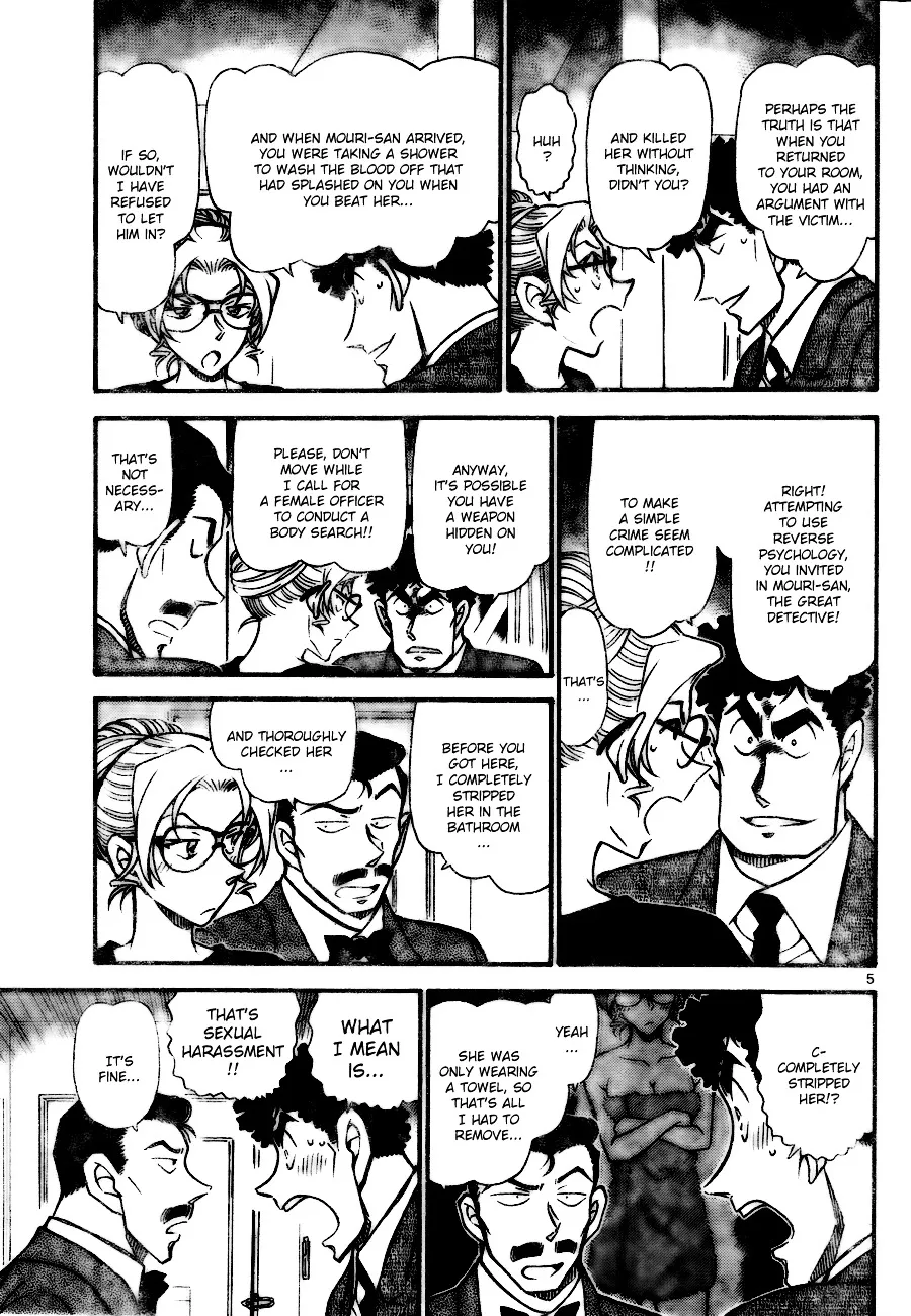 Read Detective Conan chapter 710 image 4 on Lezhin