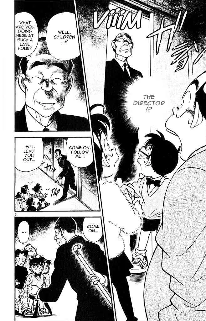 Read Detective Conan chapter 98 image 4 on Lezhin