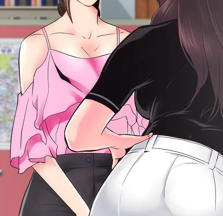 Lady Realtors Chapter 5 page 32 - 